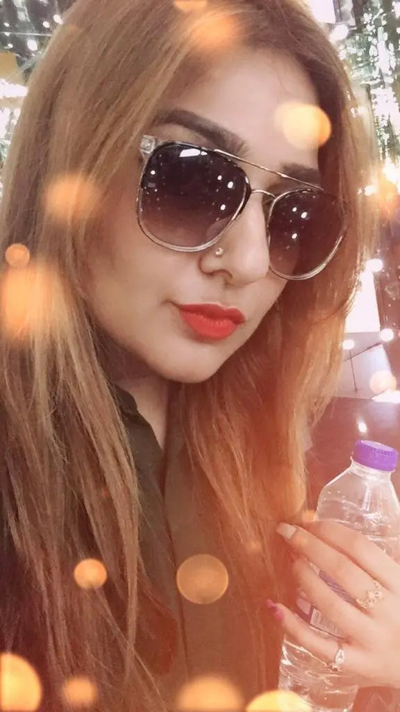 Roshini Busty Girl – Syrian - Photo 1