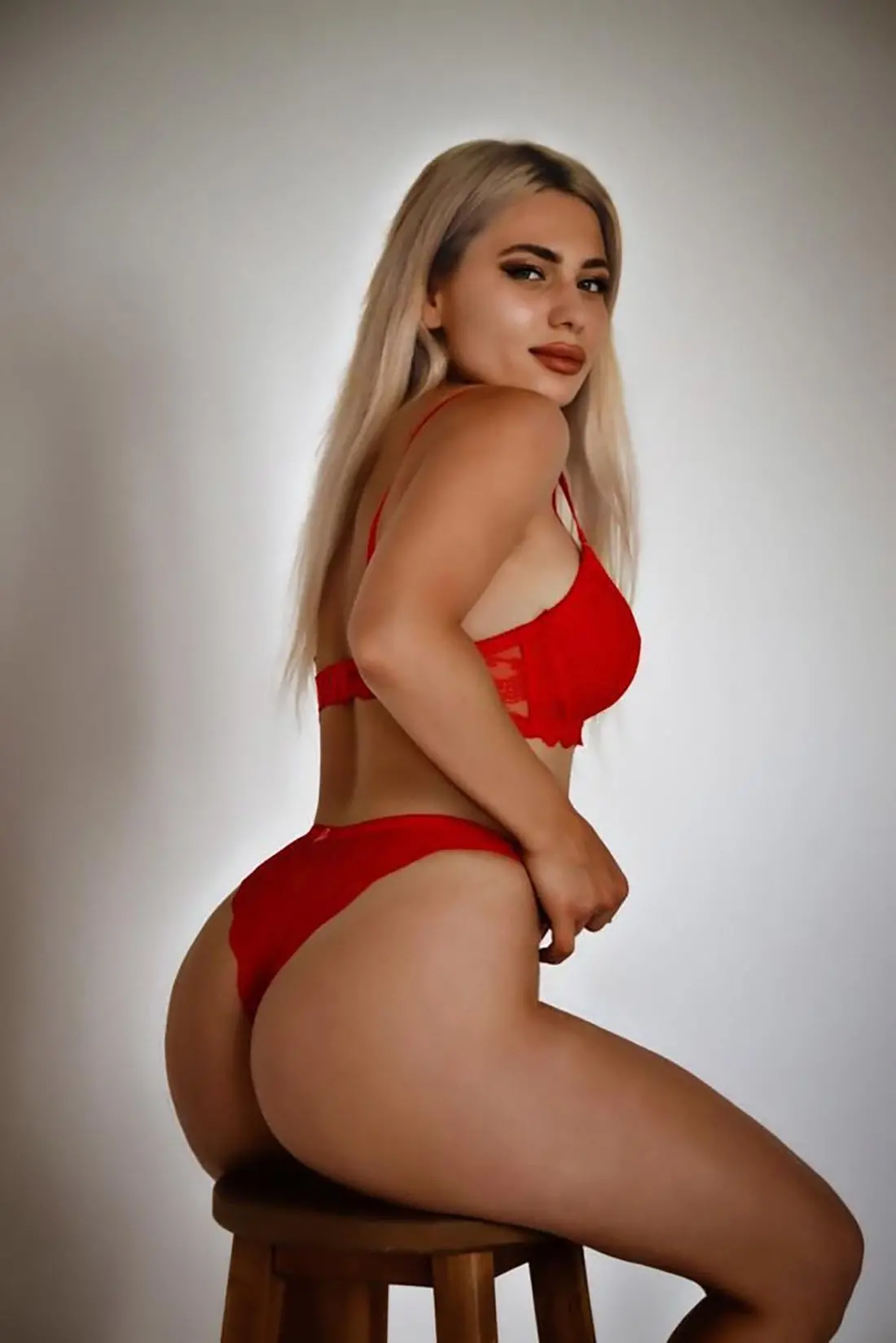 Lia Young Blond – Ukrainian escort  - Photo 1